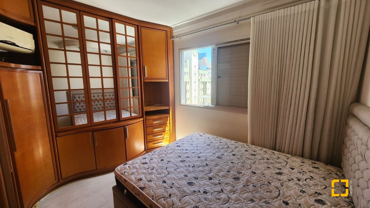 Apartamento com 90m², 4 quartos (sendo 1 suíte), 1 garagem, no bairro Centro em Florianópolis