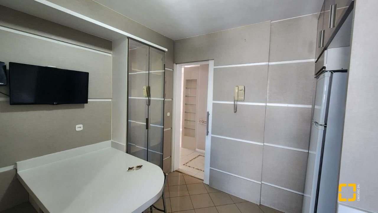 Apartamento com 90m², 4 quartos (sendo 1 suíte), 1 garagem, no bairro Centro em Florianópolis