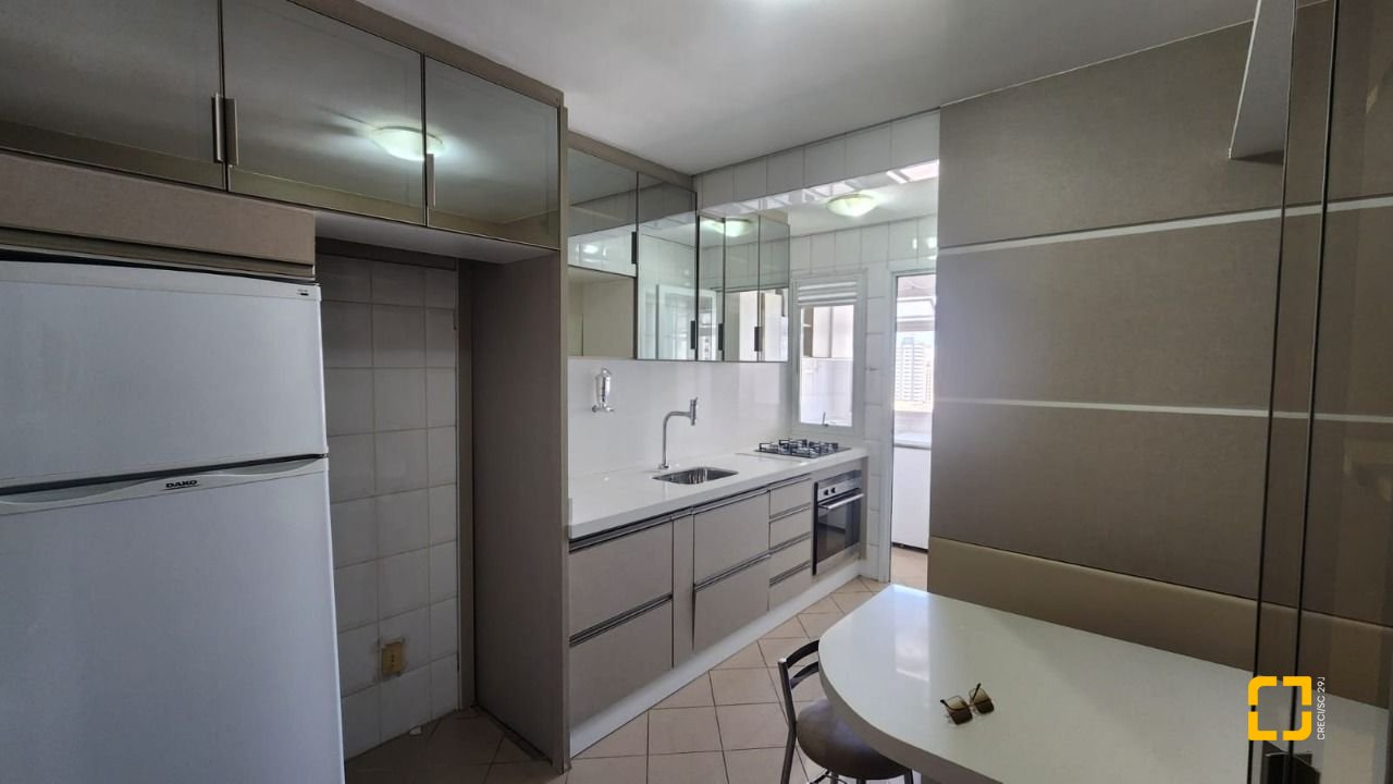 Apartamento com 90m², 4 quartos (sendo 1 suíte), 1 garagem, no bairro Centro em Florianópolis
