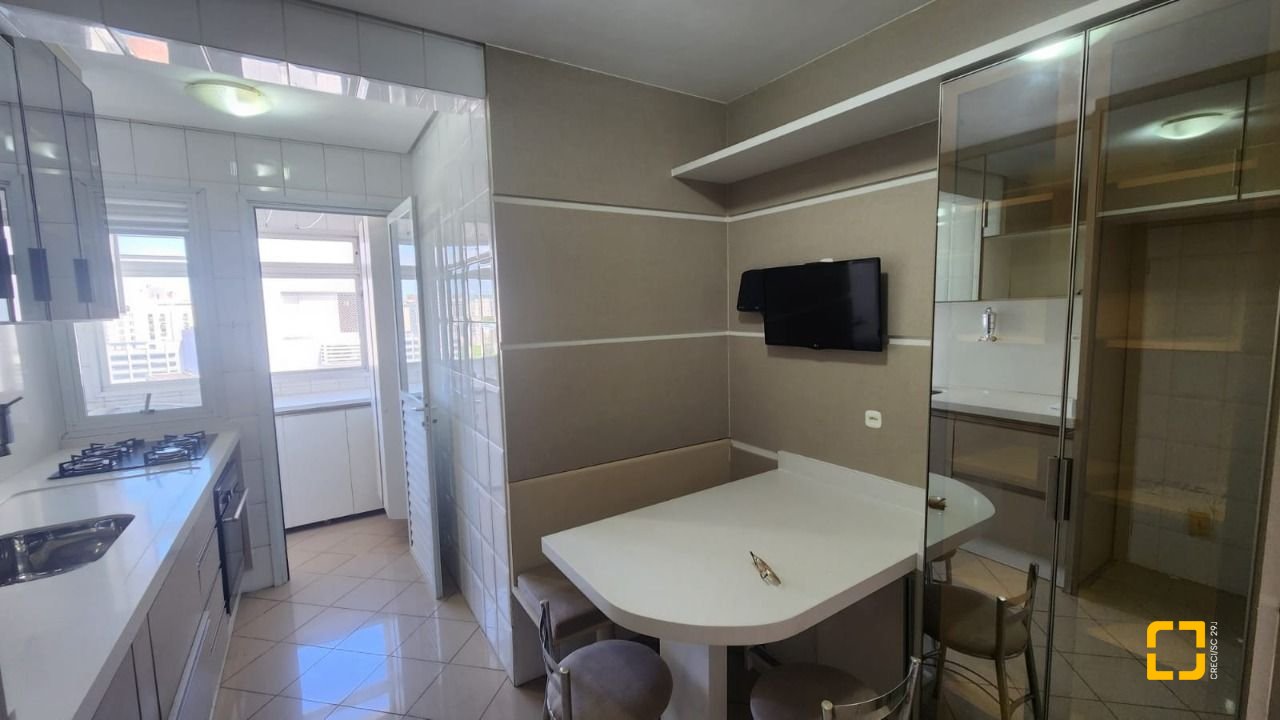 Apartamento com 90m², 4 quartos (sendo 1 suíte), 1 garagem, no bairro Centro em Florianópolis