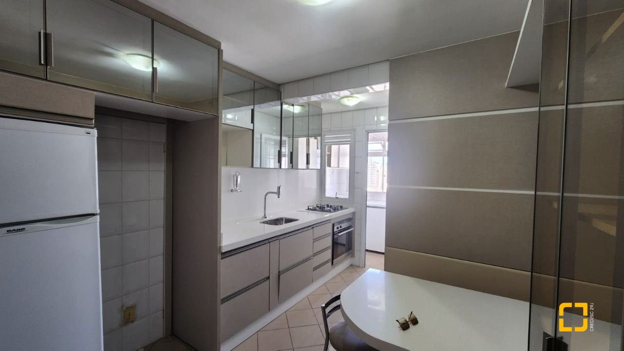 Apartamento com 90m², 4 quartos (sendo 1 suíte), 1 garagem, no bairro Centro em Florianópolis