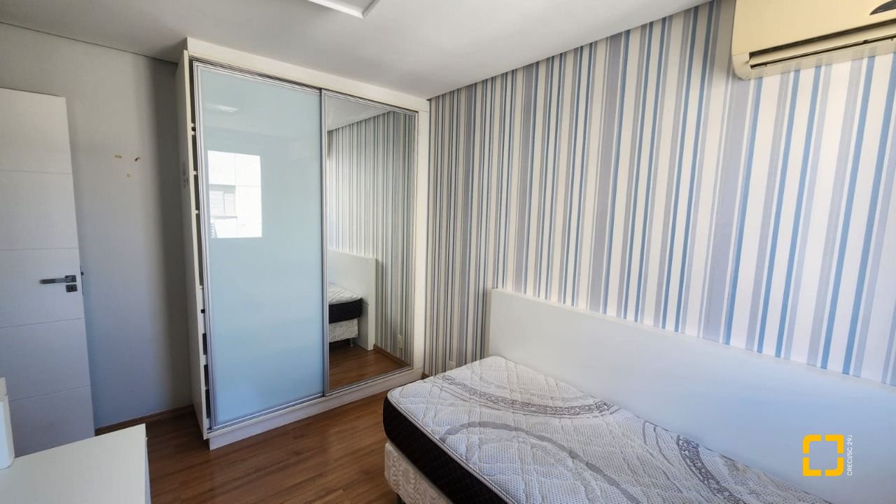 Apartamento com 90m², 4 quartos (sendo 1 suíte), 1 garagem, no bairro Centro em Florianópolis