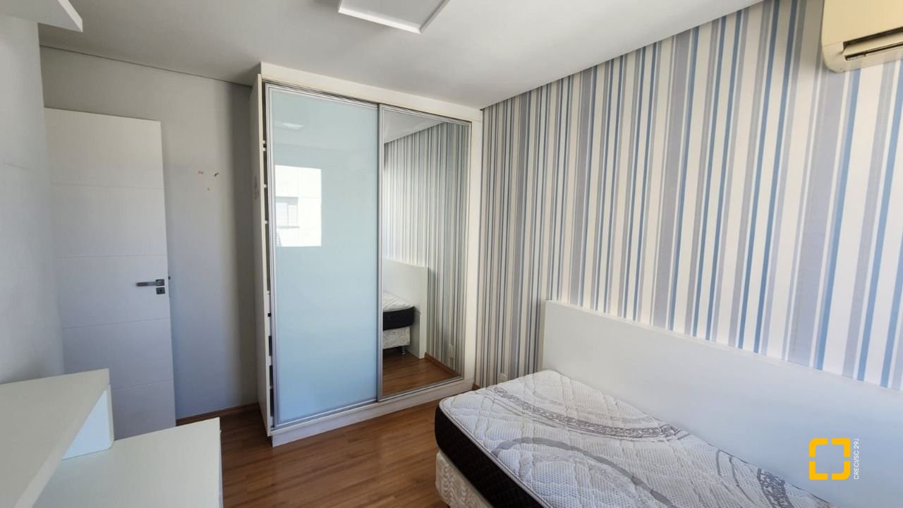 Apartamento com 90m², 4 quartos (sendo 1 suíte), 1 garagem, no bairro Centro em Florianópolis