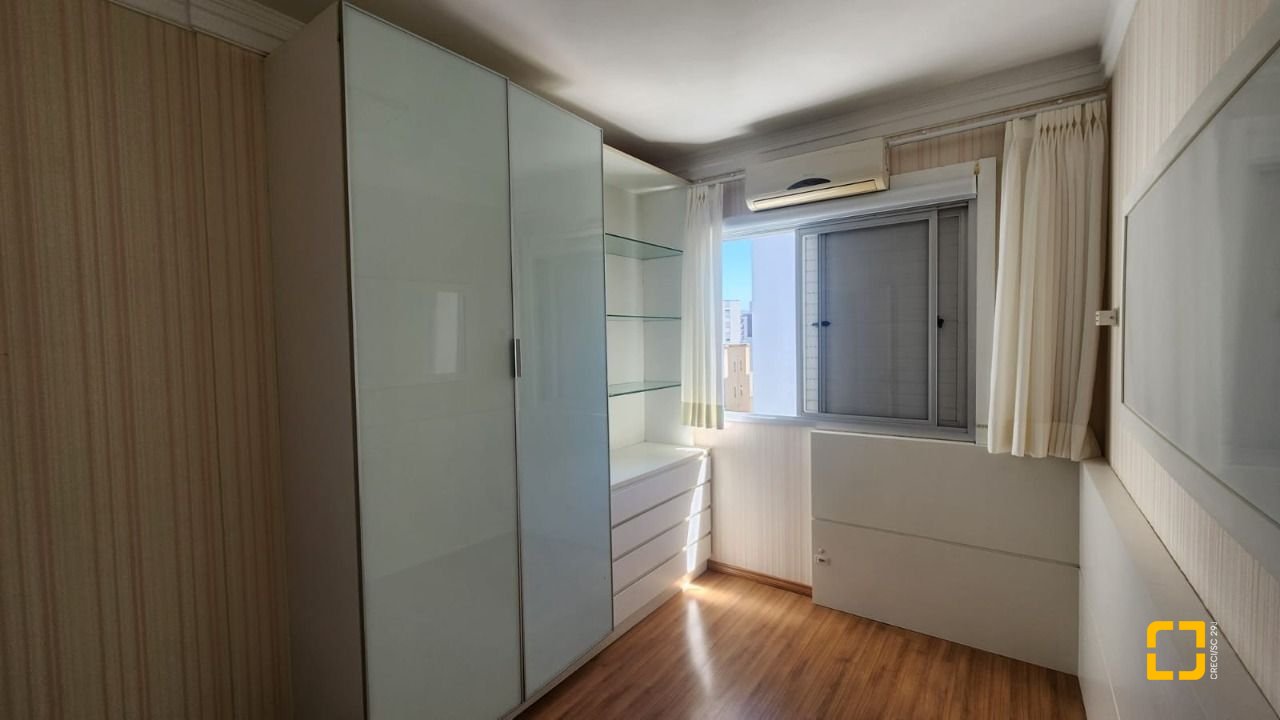 Apartamento com 90m², 4 quartos (sendo 1 suíte), 1 garagem, no bairro Centro em Florianópolis