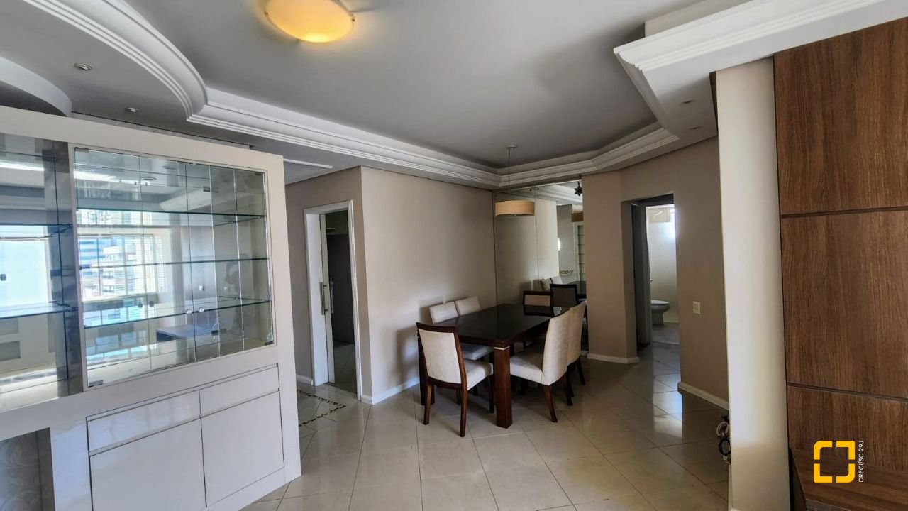 Apartamento com 90m², 4 quartos (sendo 1 suíte), 1 garagem, no bairro Centro em Florianópolis