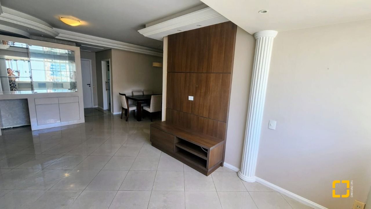 Apartamento com 90m², 4 quartos (sendo 1 suíte), 1 garagem, no bairro Centro em Florianópolis