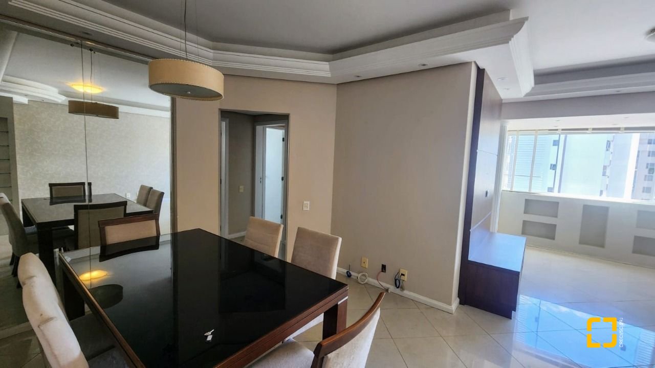 Apartamento com 90m², 4 quartos (sendo 1 suíte), 1 garagem, no bairro Centro em Florianópolis
