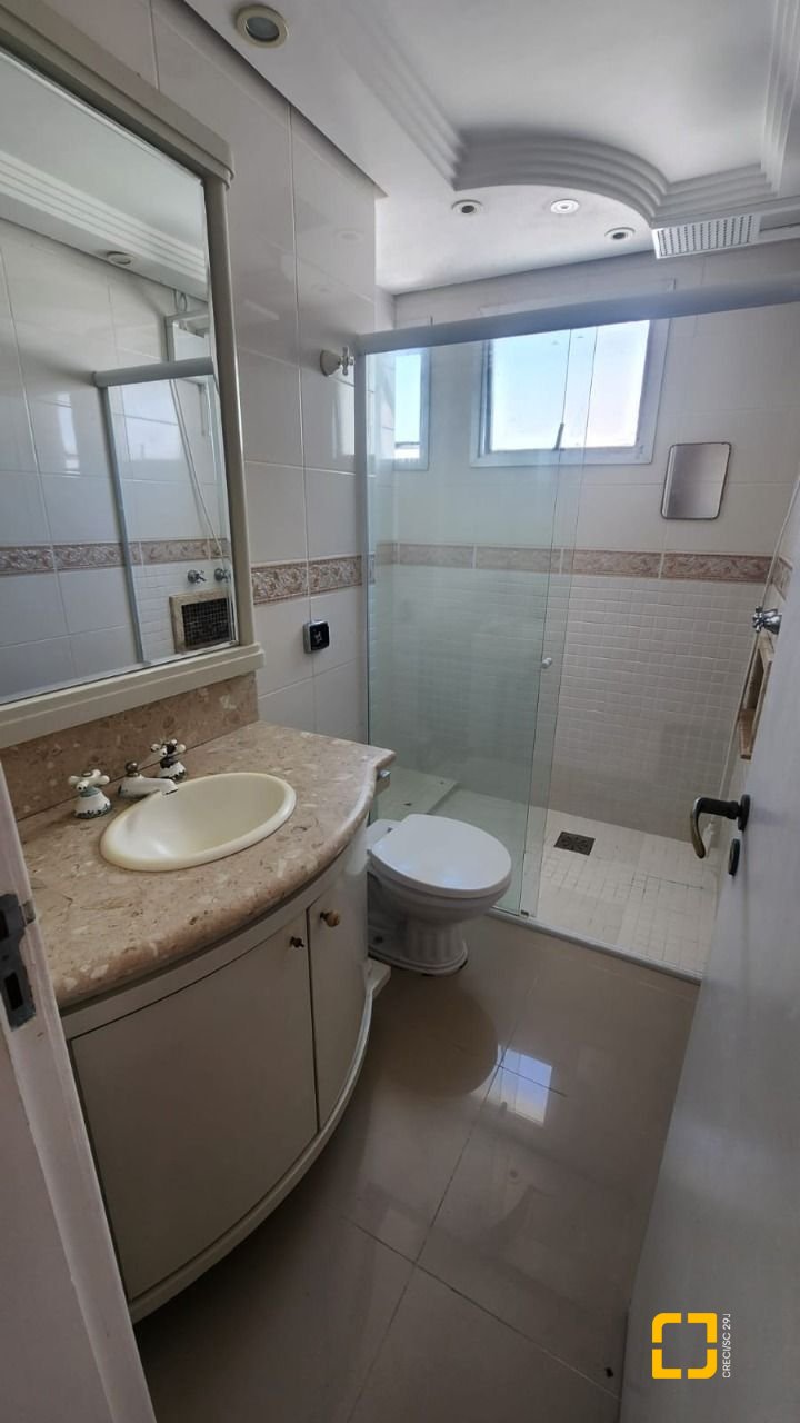 Apartamento com 90m², 4 quartos (sendo 1 suíte), 1 garagem, no bairro Centro em Florianópolis