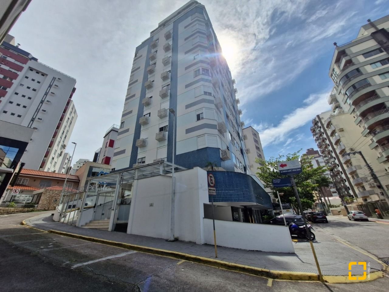 Apartamento com 60m², 3 quartos (sendo 1 suíte), 1 garagem, no bairro Centro em Florianópolis