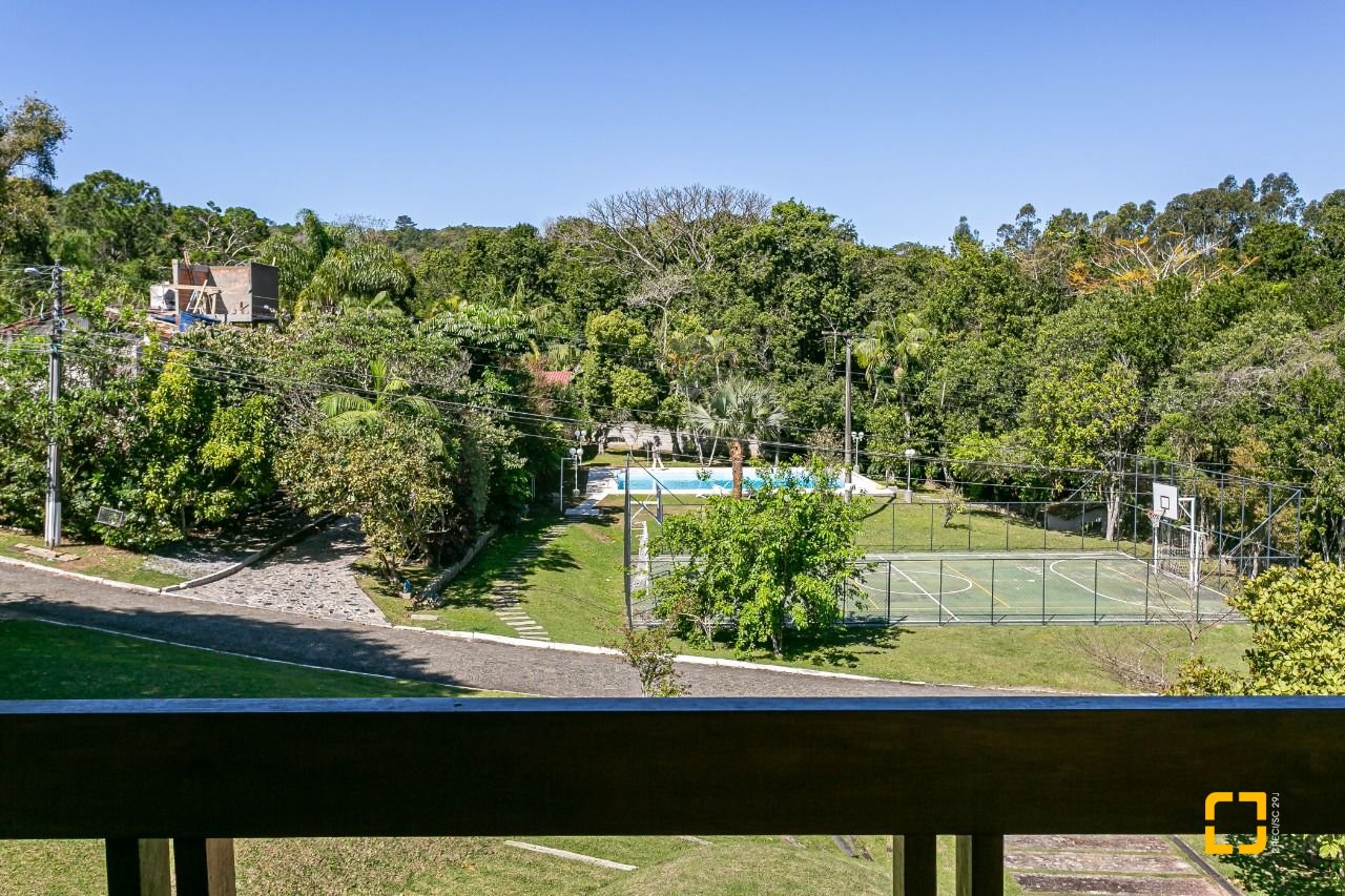 Casa de Condomínio com 563m², 6 quartos (sendo 3 suítes), 4 garagens, no bairro Cacupe em Florianópolis