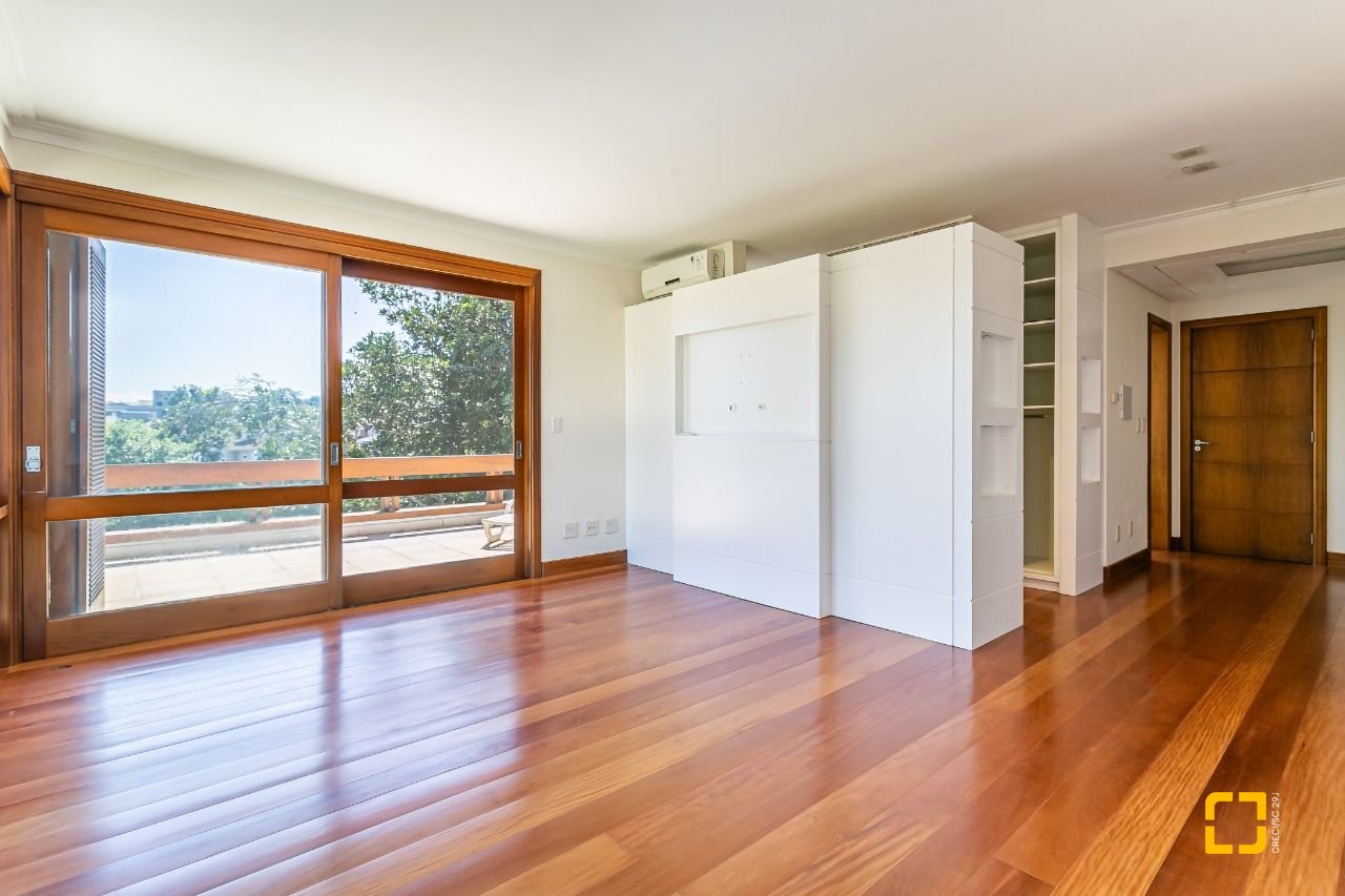 Casa de Condomínio com 563m², 6 quartos (sendo 3 suítes), 4 garagens, no bairro Cacupe em Florianópolis