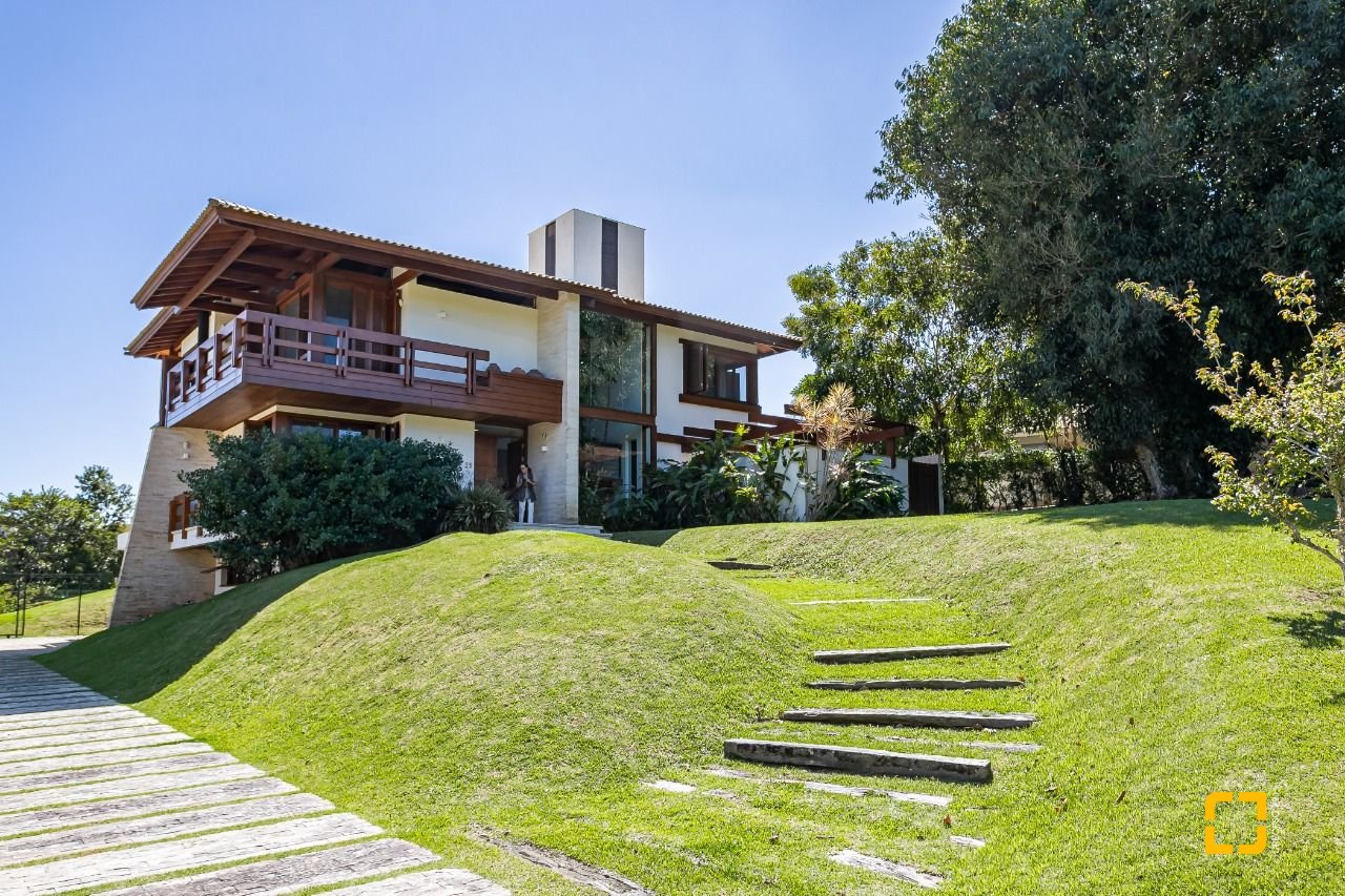 Casa de Condomínio com 563m², 6 quartos (sendo 3 suítes), 4 garagens, no bairro Cacupe em Florianópolis