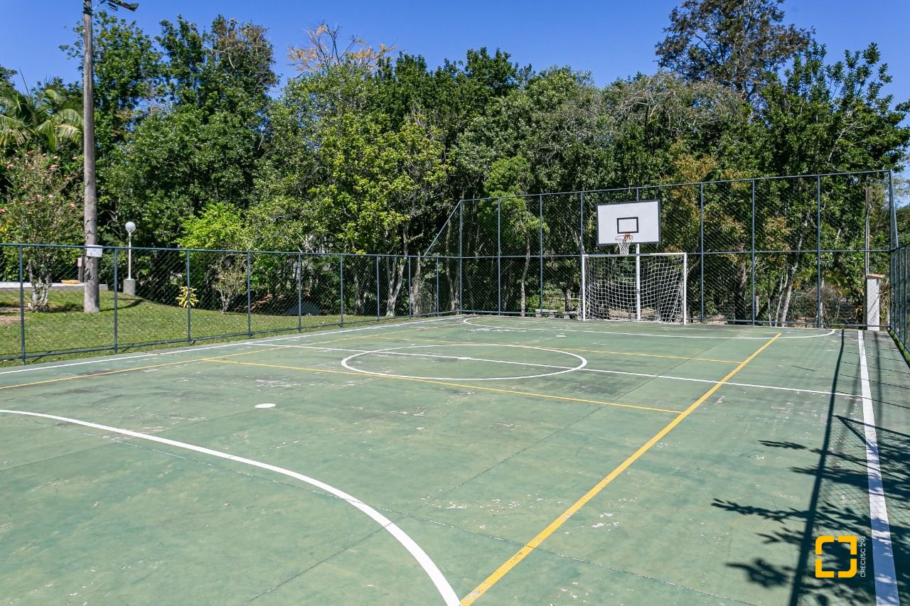 Casa de Condomínio com 563m², 6 quartos (sendo 3 suítes), 4 garagens, no bairro Cacupe em Florianópolis