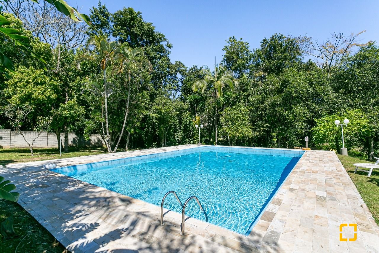 Casa de Condomínio com 563m², 6 quartos (sendo 3 suítes), 4 garagens, no bairro Cacupe em Florianópolis
