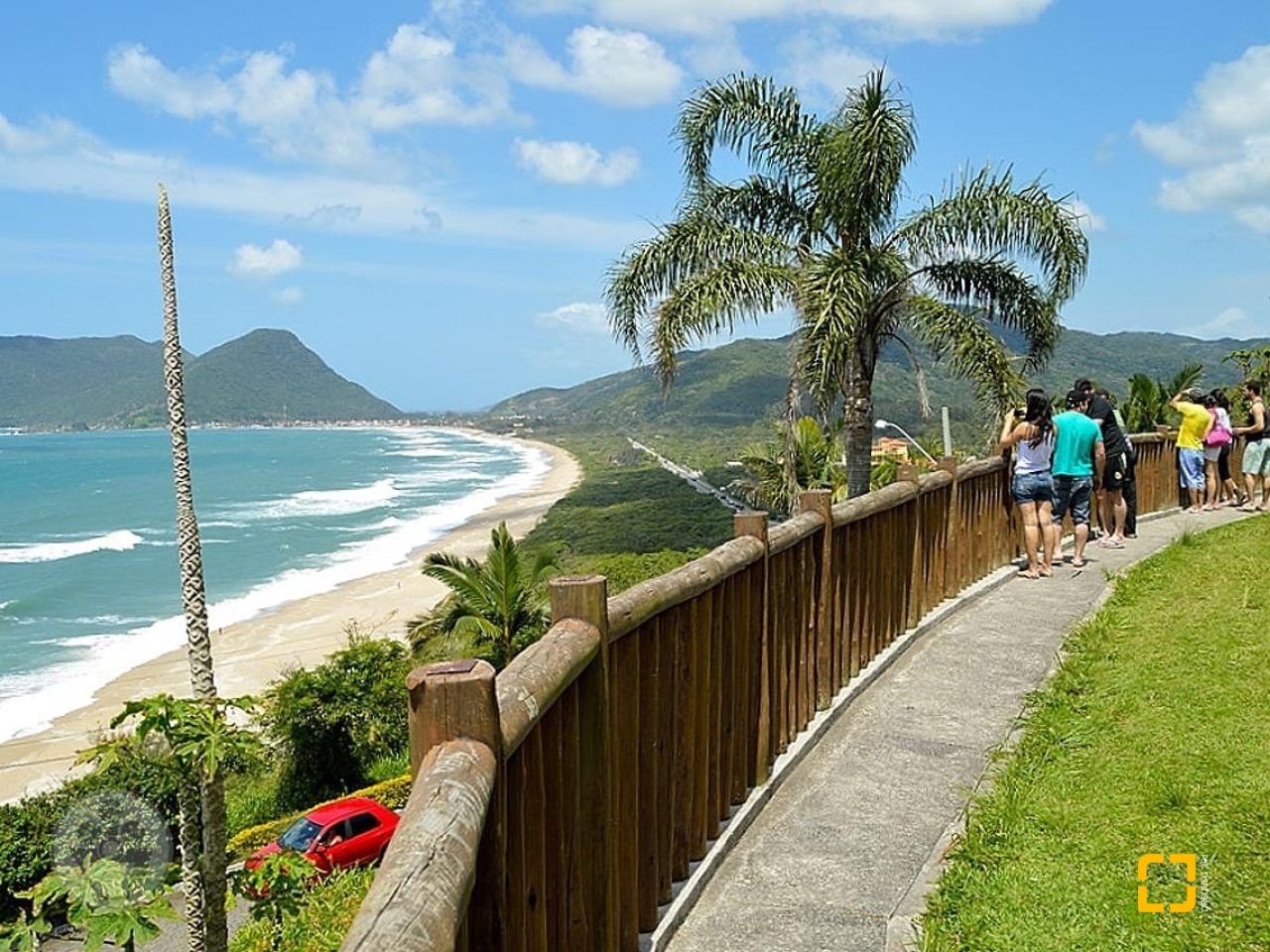 Casa com 184m², 4 quartos (sendo 1 suíte), 1 garagem, no bairro Campeche em Florianópolis