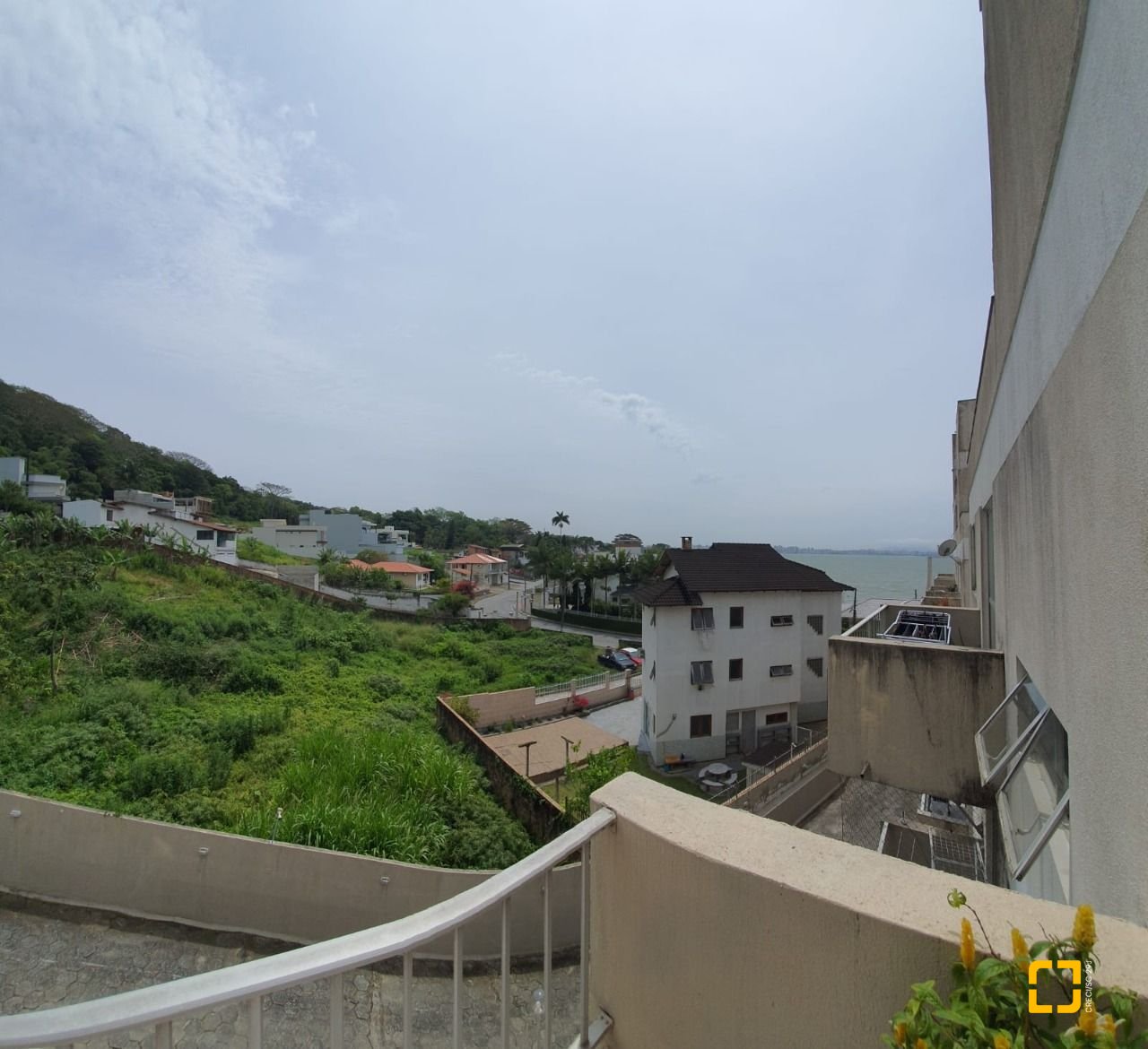 Apartamento com 80m², 3 quartos, 1 garagem, no bairro Ponta de Baixo em São José