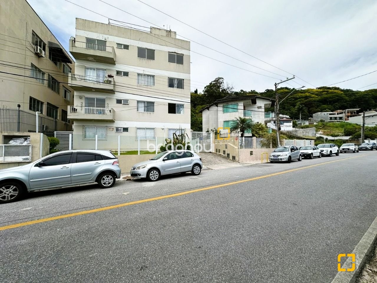 Apartamento com 80m², 3 quartos, 1 garagem, no bairro Ponta de Baixo em São José