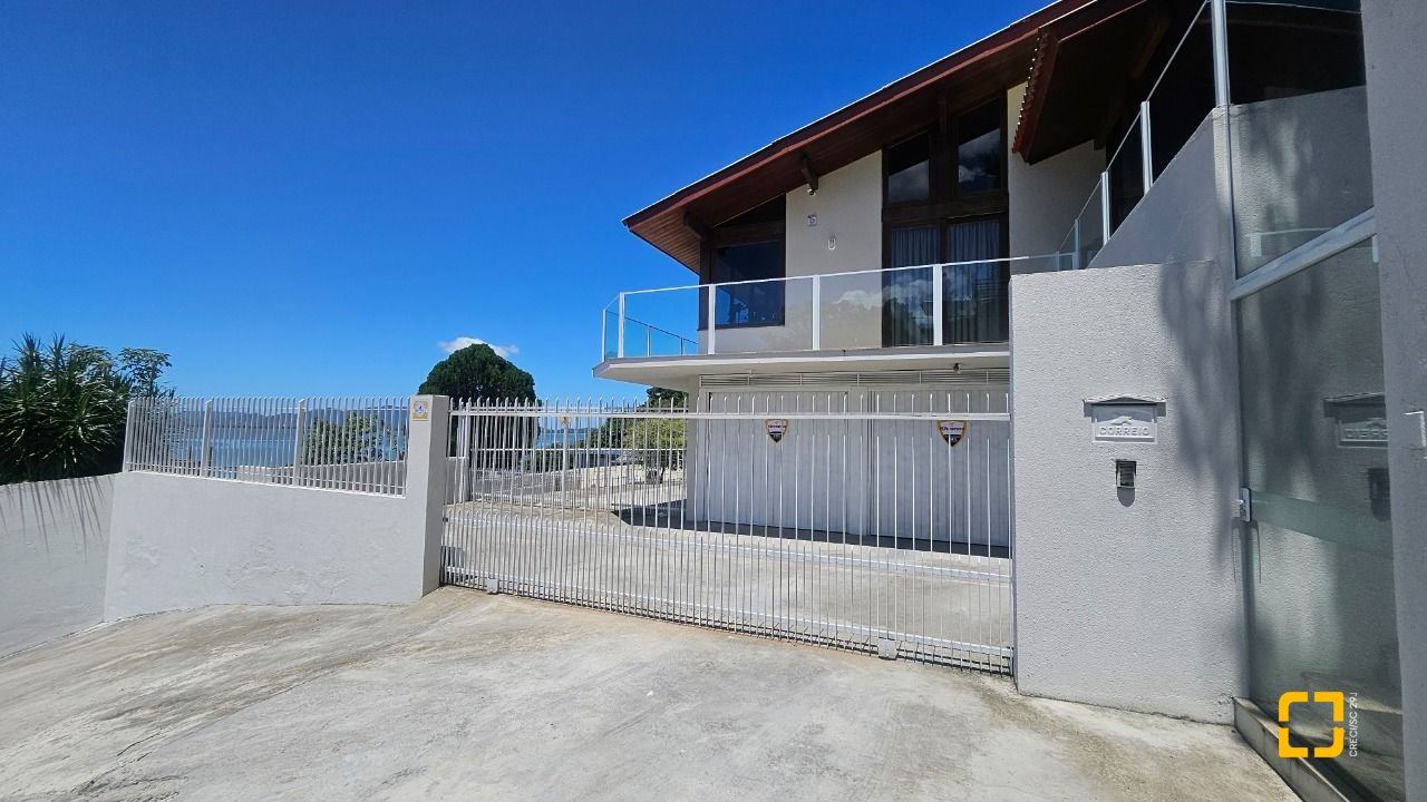 Casa com 316m², 5 quartos (sendo 1 suíte), 2 garagens, no bairro Saco dos Limões em Florianópolis