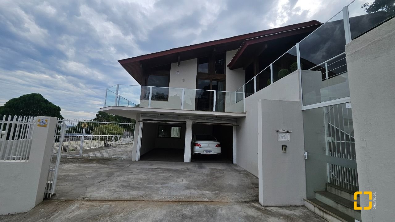 Casa com 316m², 5 quartos (sendo 1 suíte), 2 garagens, no bairro Saco dos Limões em Florianópolis