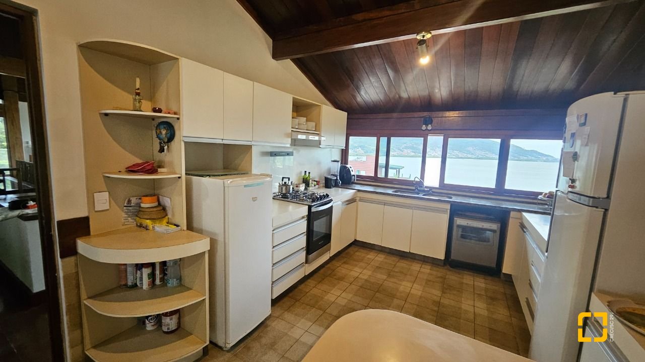 Casa com 316m², 5 quartos (sendo 1 suíte), 2 garagens, no bairro Saco dos Limões em Florianópolis
