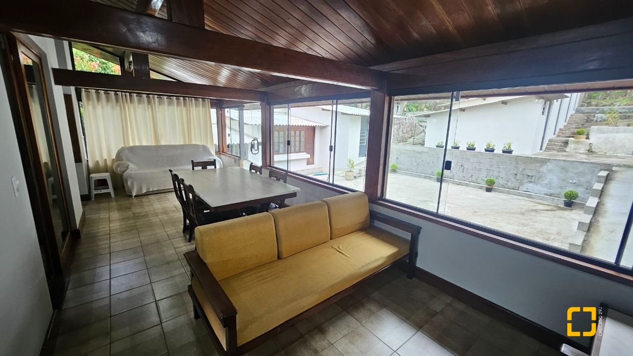 Casa com 316m², 5 quartos (sendo 1 suíte), 2 garagens, no bairro Saco dos Limões em Florianópolis