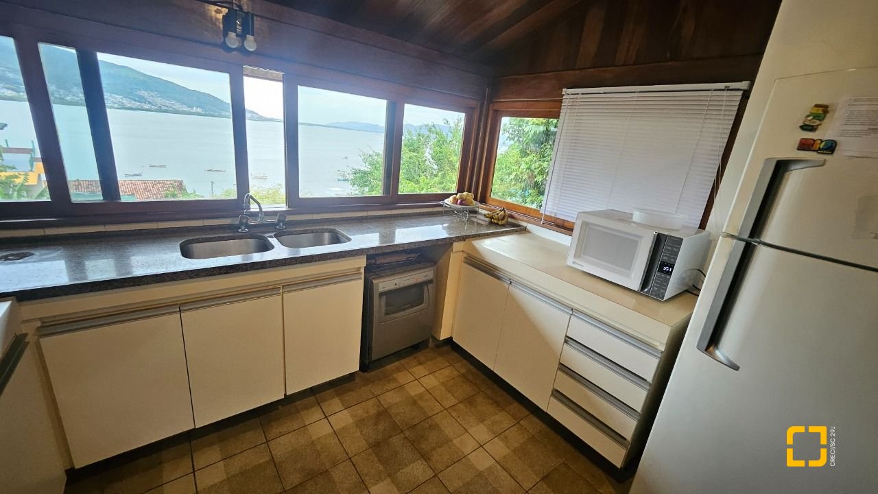 Casa com 316m², 5 quartos (sendo 1 suíte), 2 garagens, no bairro Saco dos Limões em Florianópolis