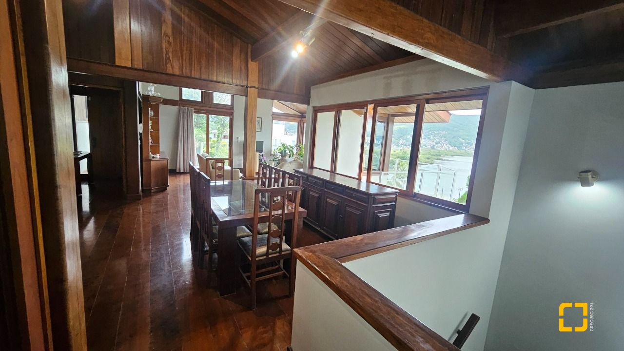 Casa com 316m², 5 quartos (sendo 1 suíte), 2 garagens, no bairro Saco dos Limões em Florianópolis
