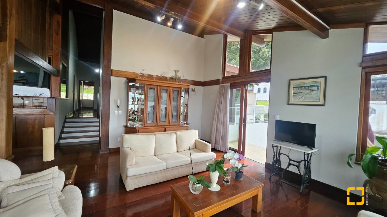 Casa com 316m², 5 quartos (sendo 1 suíte), 2 garagens, no bairro Saco dos Limões em Florianópolis