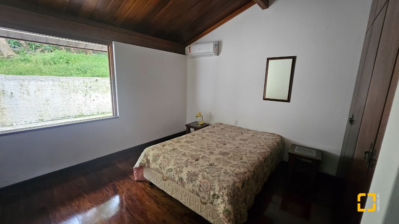 Casa com 316m², 5 quartos (sendo 1 suíte), 2 garagens, no bairro Saco dos Limões em Florianópolis