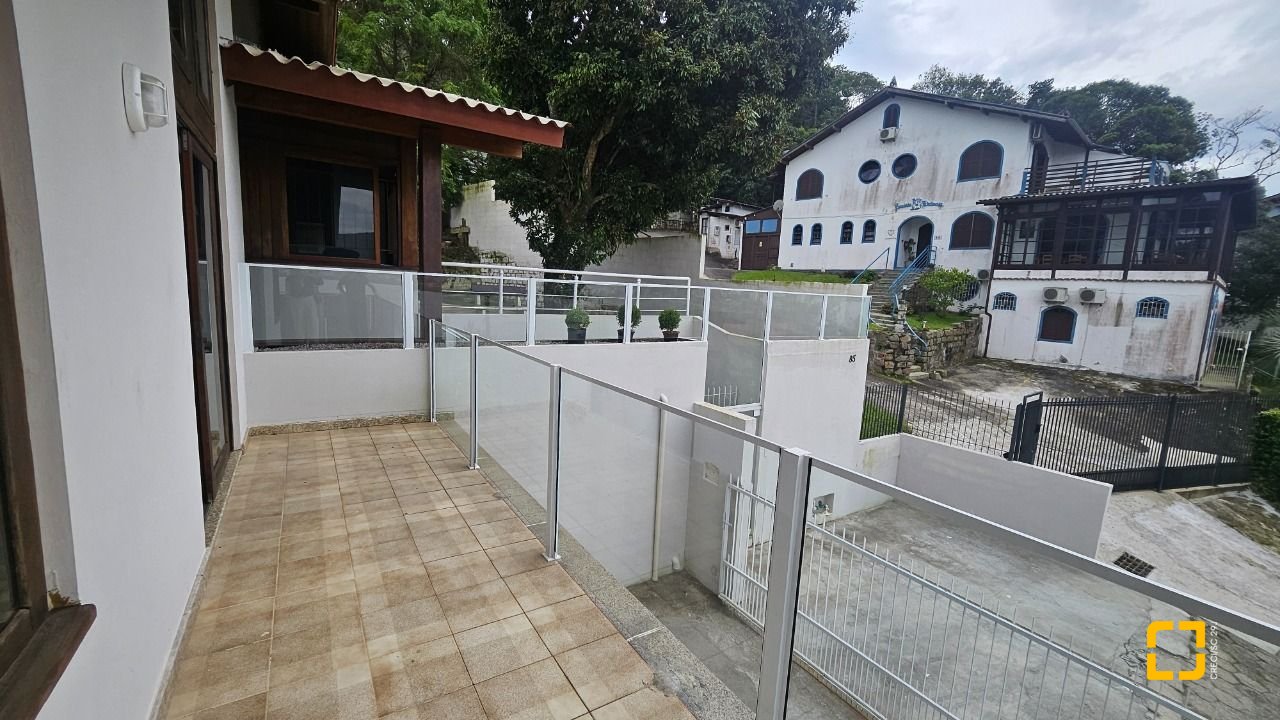 Casa com 316m², 5 quartos (sendo 1 suíte), 2 garagens, no bairro Saco dos Limões em Florianópolis