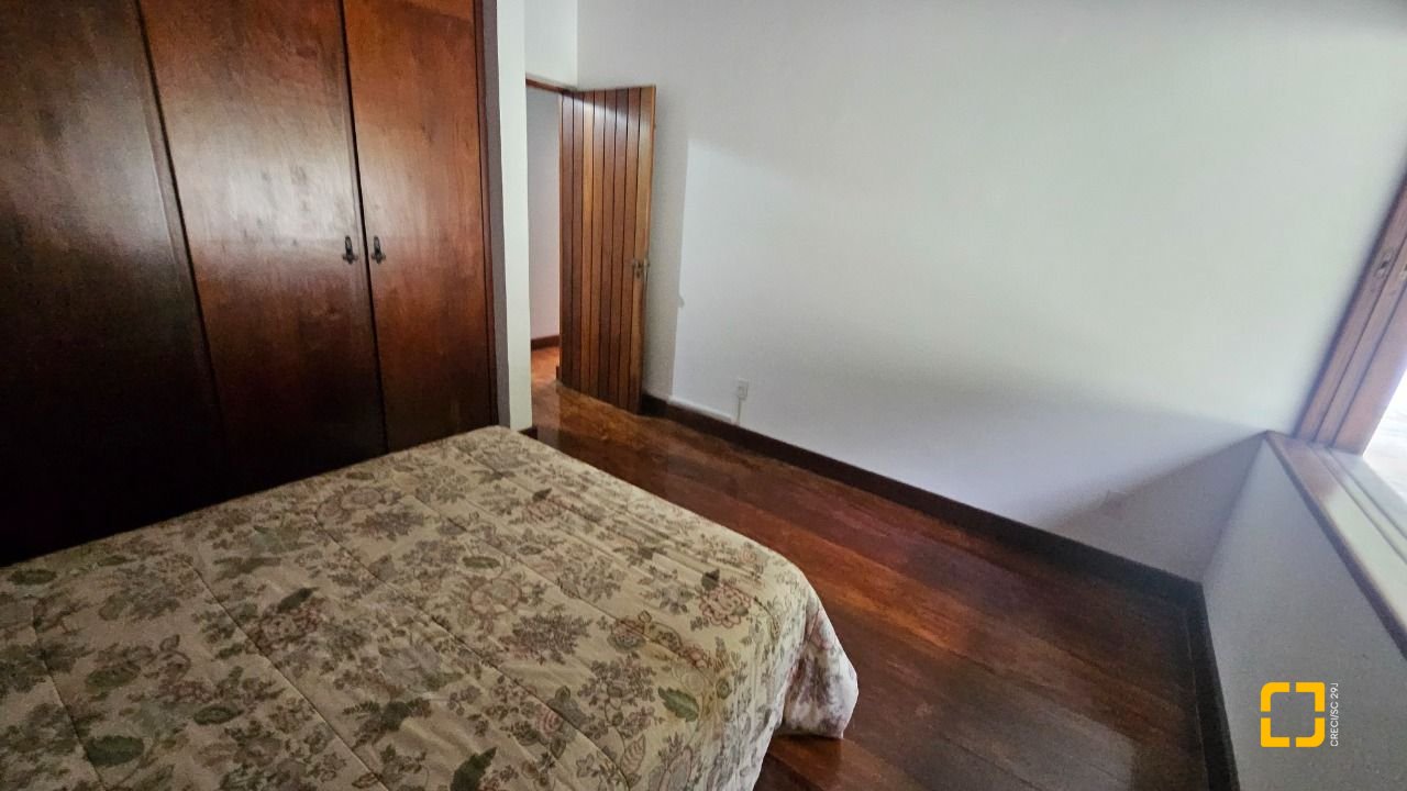 Casa com 316m², 5 quartos (sendo 1 suíte), 2 garagens, no bairro Saco dos Limões em Florianópolis