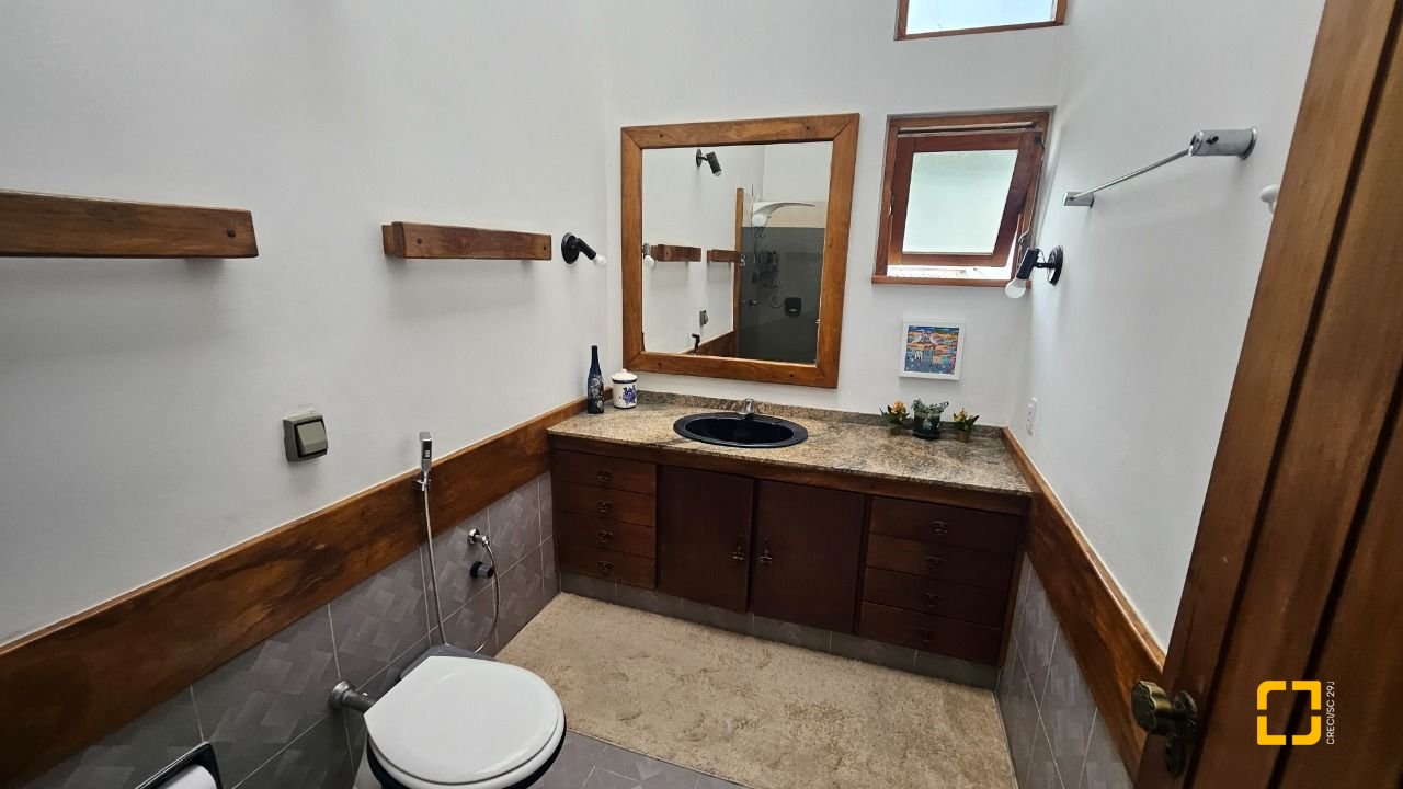 Casa com 316m², 5 quartos (sendo 1 suíte), 2 garagens, no bairro Saco dos Limões em Florianópolis
