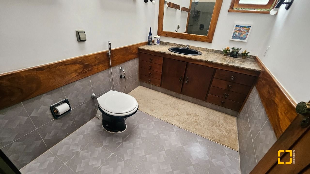 Casa com 316m², 5 quartos (sendo 1 suíte), 2 garagens, no bairro Saco dos Limões em Florianópolis