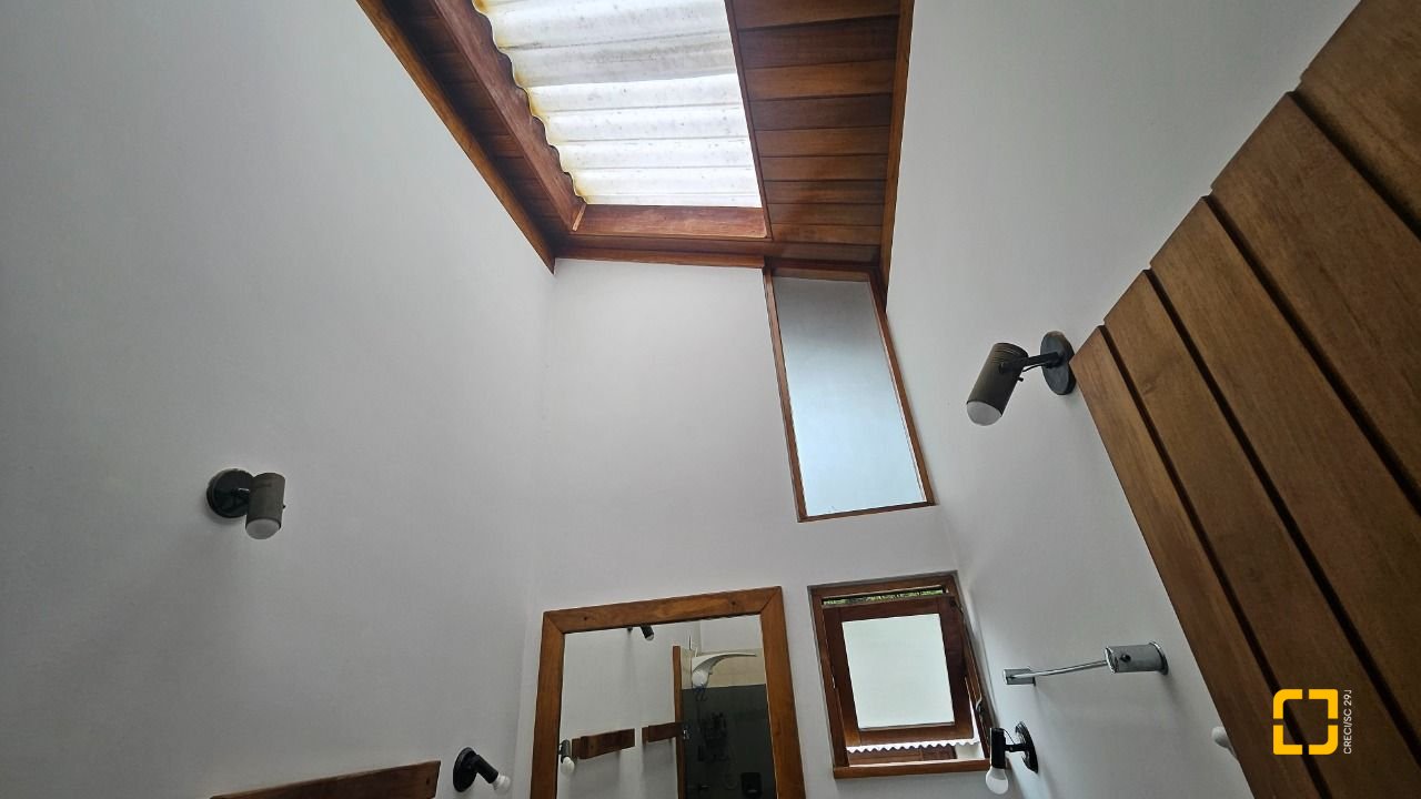 Casa com 316m², 5 quartos (sendo 1 suíte), 2 garagens, no bairro Saco dos Limões em Florianópolis
