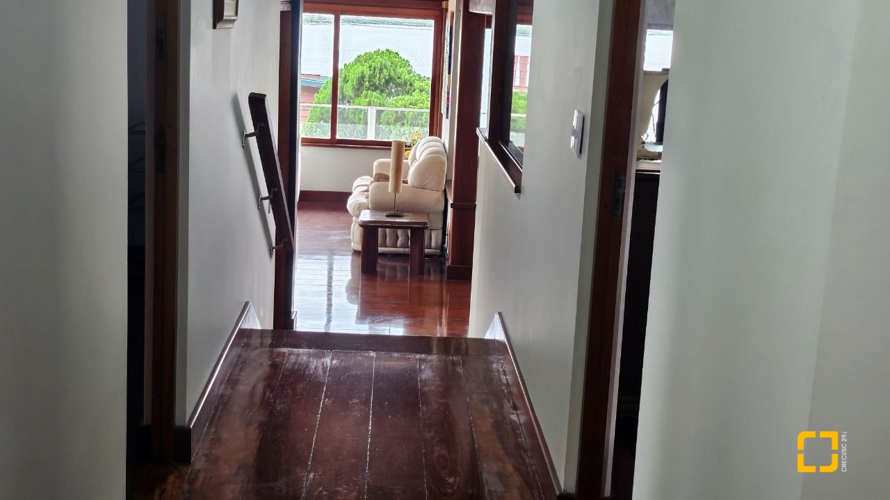 Casa com 316m², 5 quartos (sendo 1 suíte), 2 garagens, no bairro Saco dos Limões em Florianópolis