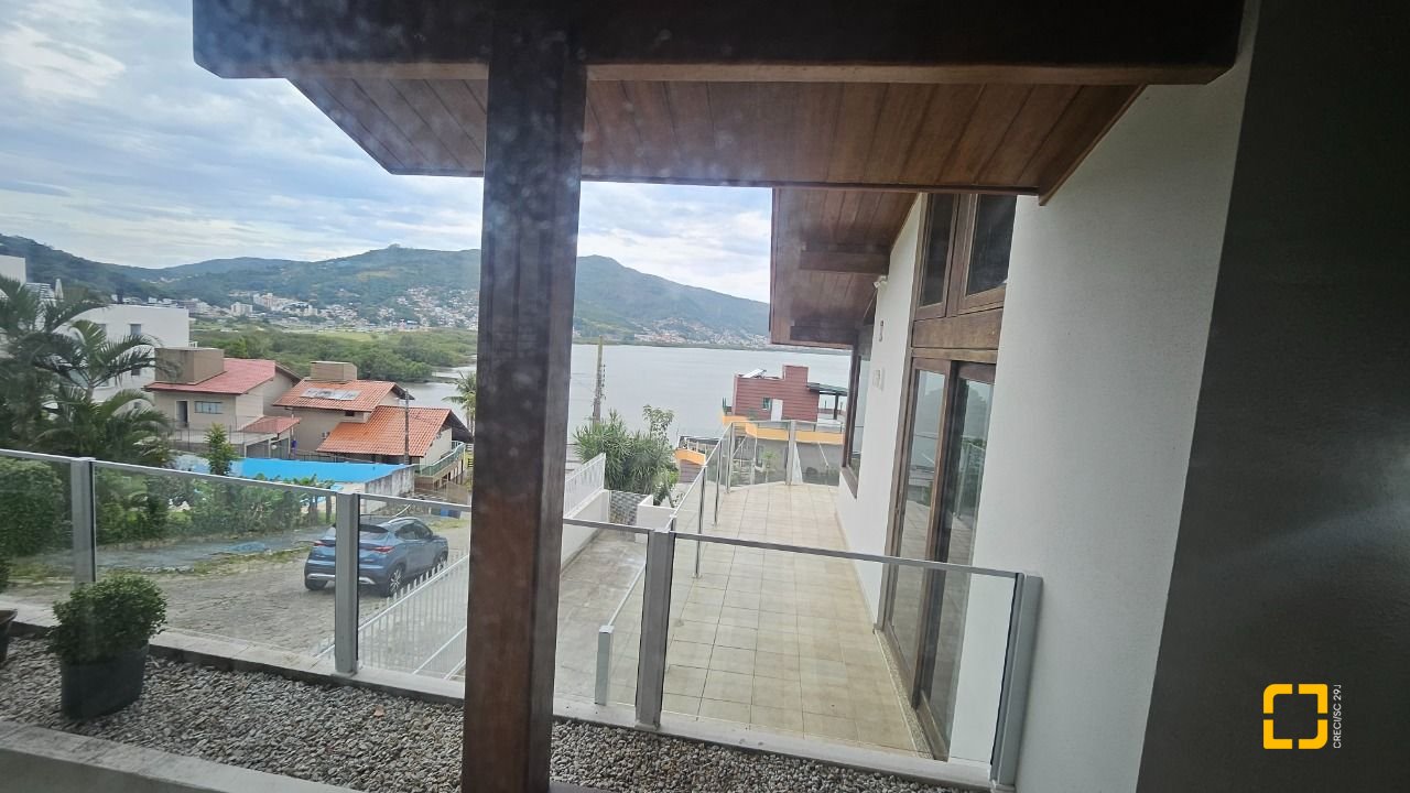 Casa com 316m², 5 quartos (sendo 1 suíte), 2 garagens, no bairro Saco dos Limões em Florianópolis