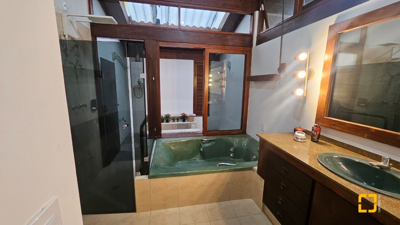 Casa com 316m², 5 quartos (sendo 1 suíte), 2 garagens, no bairro Saco dos Limões em Florianópolis