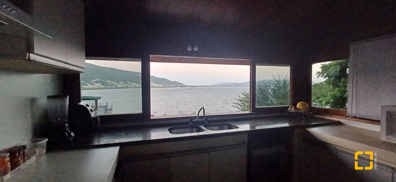 Casa com 316m², 5 quartos (sendo 1 suíte), 2 garagens, no bairro Saco dos Limões em Florianópolis