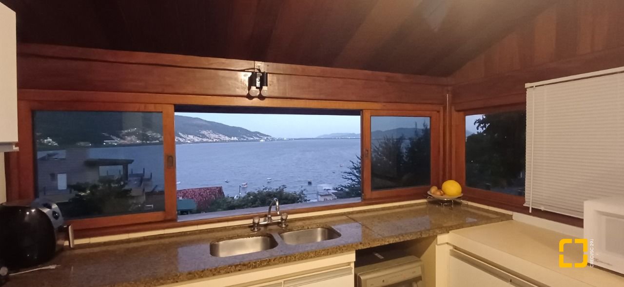 Casa com 316m², 5 quartos (sendo 1 suíte), 2 garagens, no bairro Saco dos Limões em Florianópolis