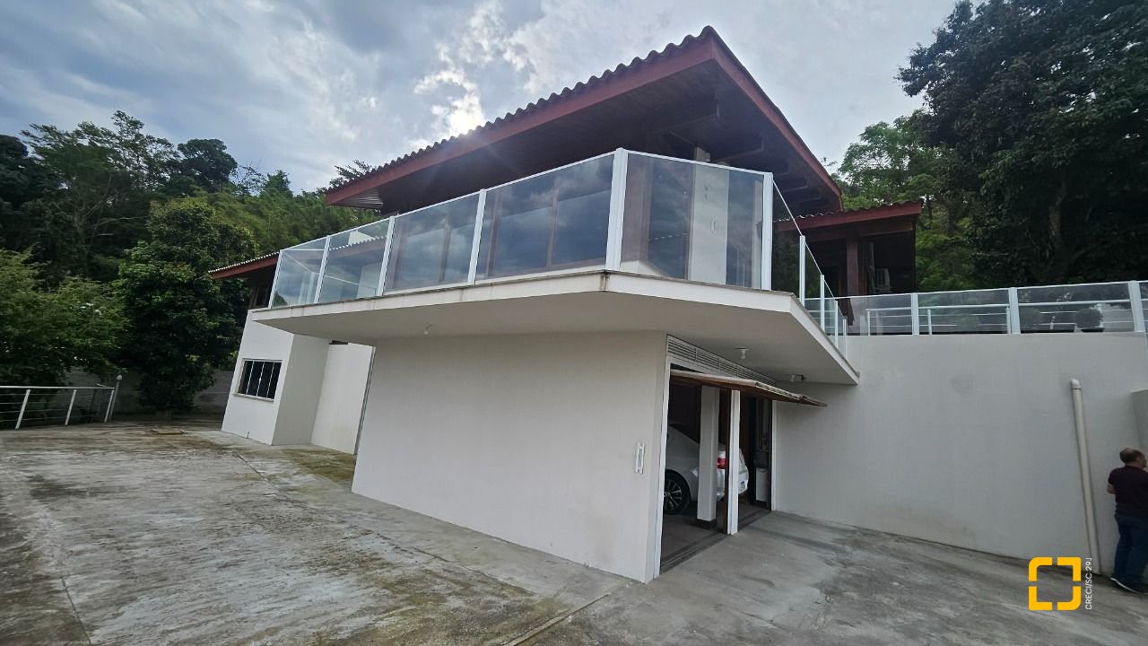 Casa com 316m², 5 quartos (sendo 1 suíte), 2 garagens, no bairro Saco dos Limões em Florianópolis