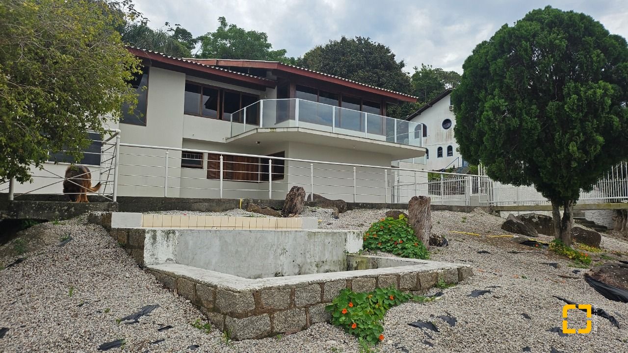 Casa com 316m², 5 quartos (sendo 1 suíte), 2 garagens, no bairro Saco dos Limões em Florianópolis