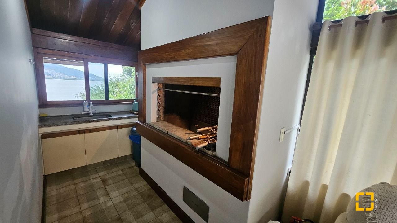 Casa com 316m², 5 quartos (sendo 1 suíte), 2 garagens, no bairro Saco dos Limões em Florianópolis