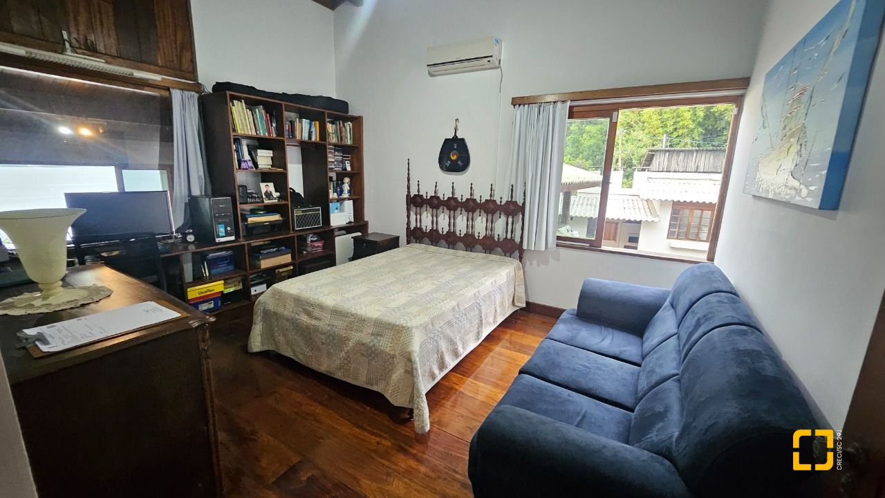 Casa com 316m², 5 quartos (sendo 1 suíte), 2 garagens, no bairro Saco dos Limões em Florianópolis