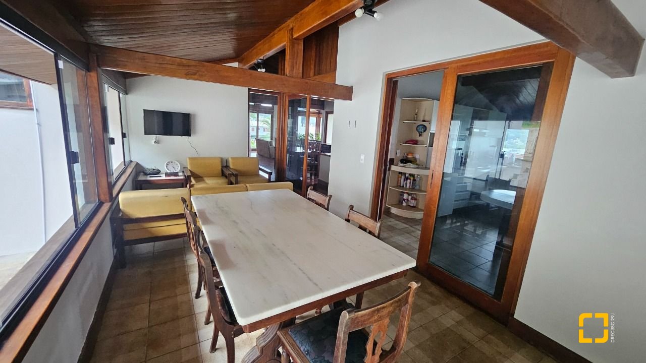 Casa com 316m², 5 quartos (sendo 1 suíte), 2 garagens, no bairro Saco dos Limões em Florianópolis