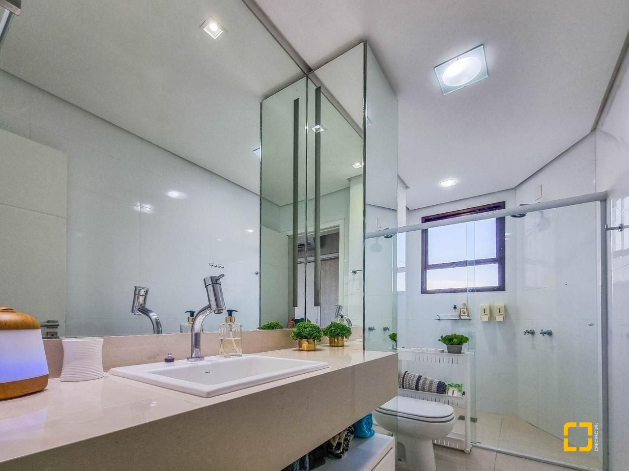 Apartamento com 303m², 6 quartos (sendo 3 suítes), 3 garagens, no bairro Agronômica em Florianópolis