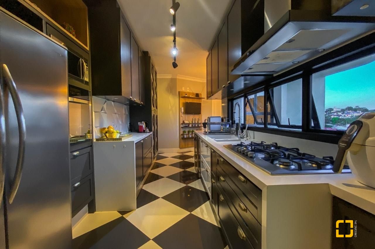 Apartamento com 303m², 6 quartos (sendo 3 suítes), 3 garagens, no bairro Agronômica em Florianópolis