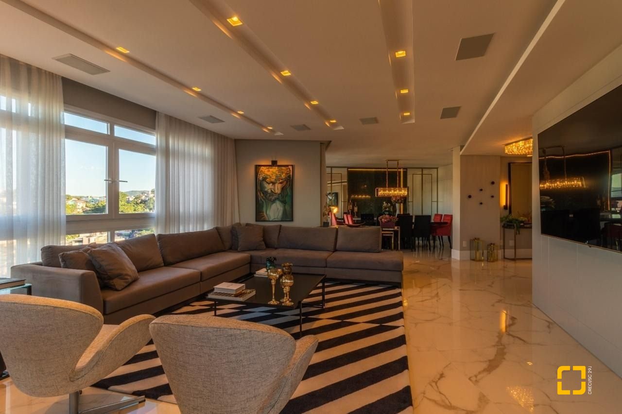 Apartamento com 303m², 6 quartos (sendo 3 suítes), 3 garagens, no bairro Agronômica em Florianópolis