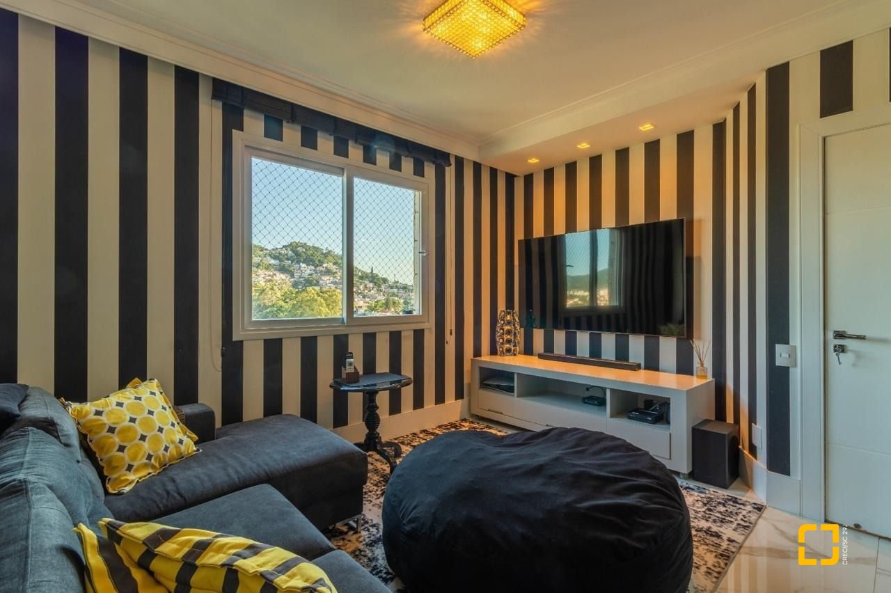 Apartamento com 303m², 6 quartos (sendo 3 suítes), 3 garagens, no bairro Agronômica em Florianópolis