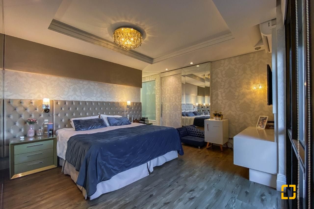 Apartamento com 303m², 6 quartos (sendo 3 suítes), 3 garagens, no bairro Agronômica em Florianópolis