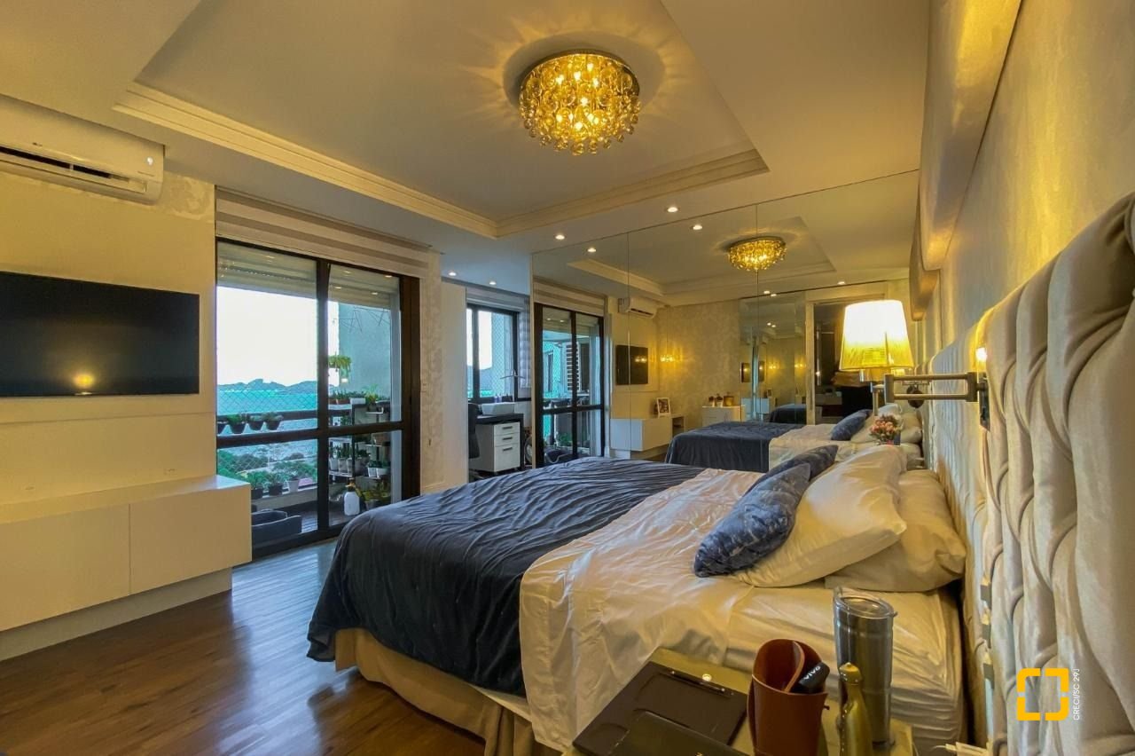 Apartamento com 303m², 6 quartos (sendo 3 suítes), 3 garagens, no bairro Agronômica em Florianópolis